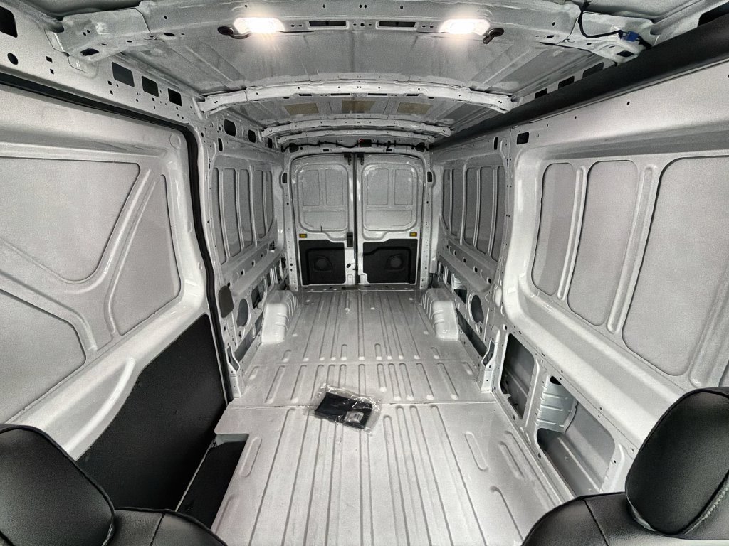 Used 2023 Ford E-Transit Medium Roof RWD image 26
