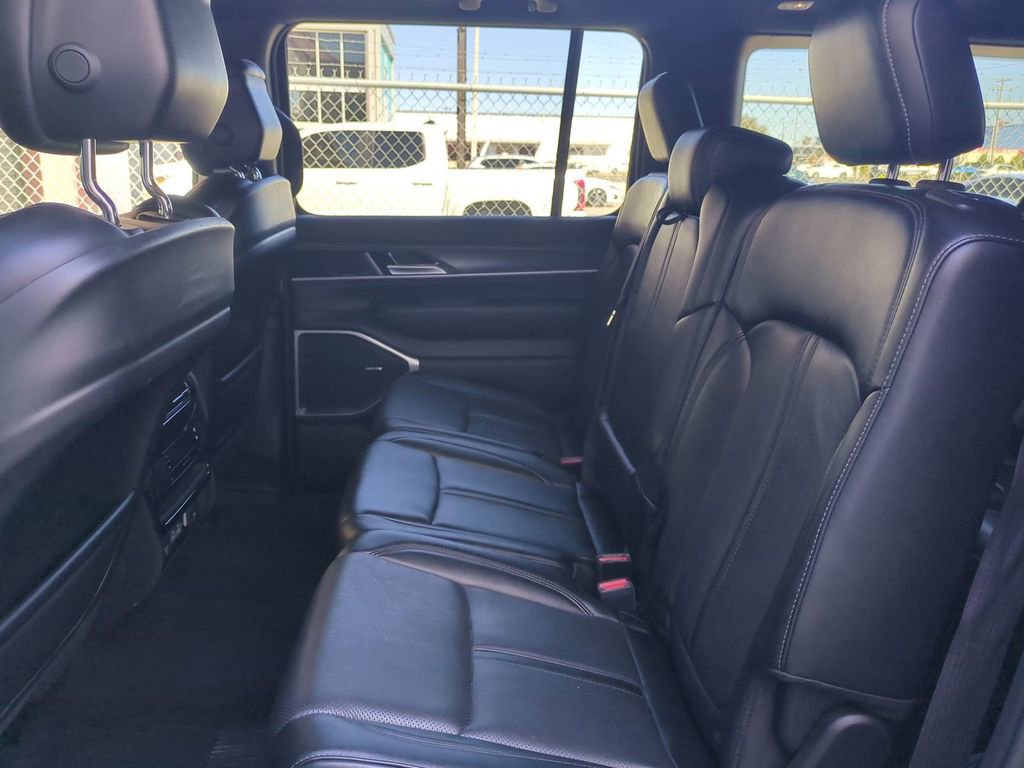 Used 2024 Jeep Wagoneer L Series III w/ Flexible Seating Group image 17