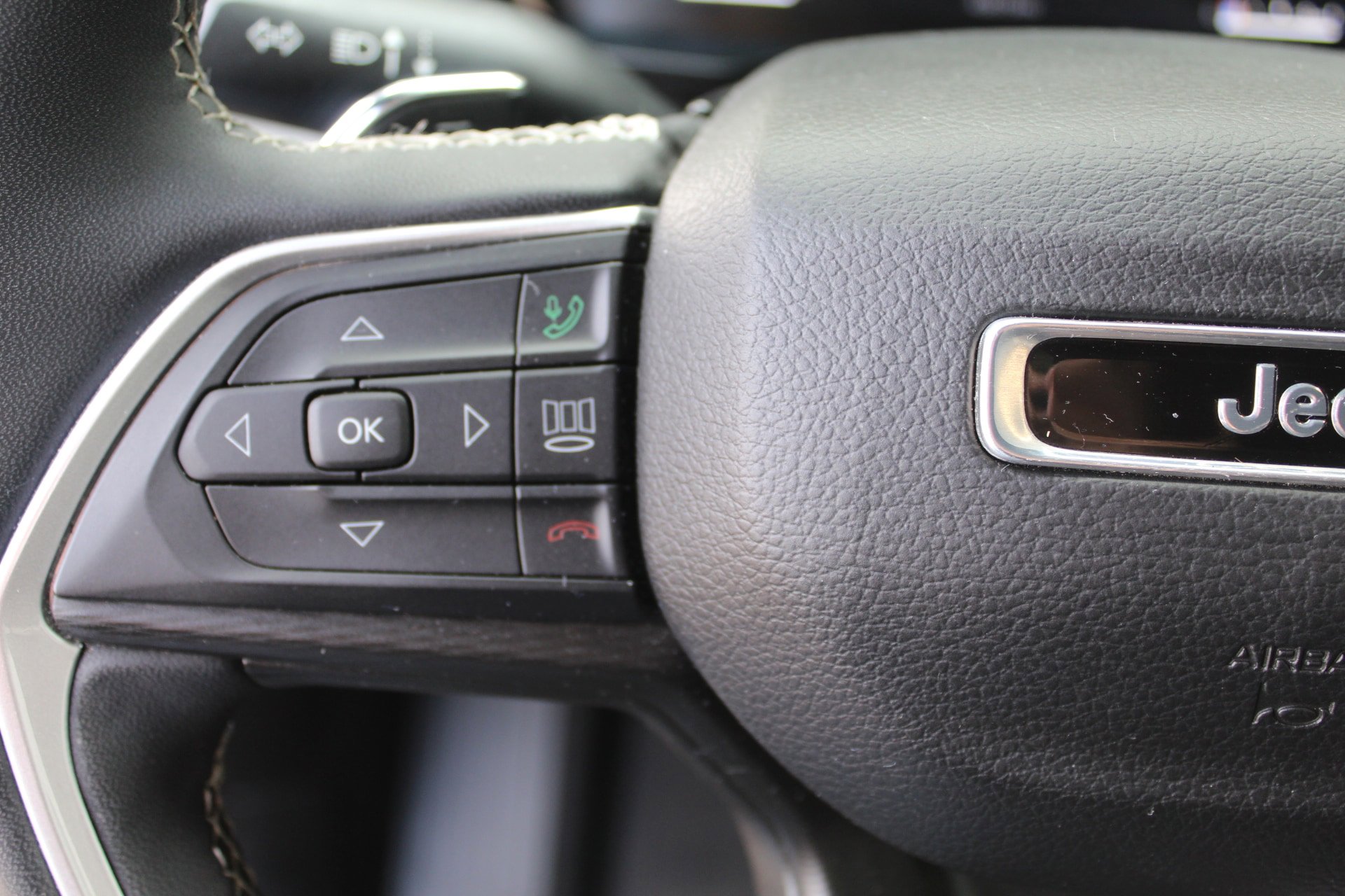 Used 2024 Jeep Grand Cherokee L Laredo image 37