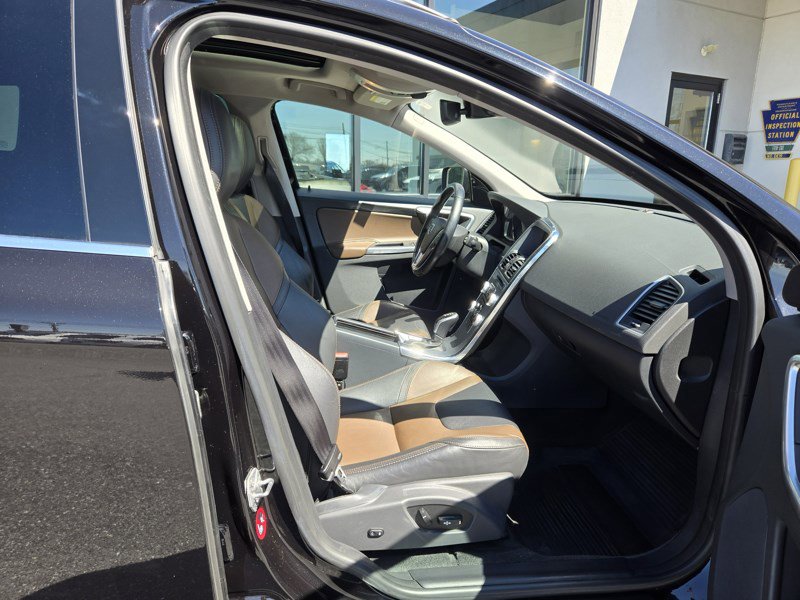 Used 2017 Volvo XC60 T6 Dynamic w/ Preferred Option Package image 15