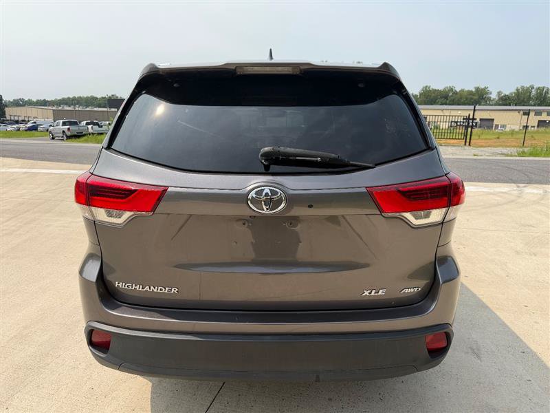 Used 2018 Toyota Highlander XLE AWD/4WD image 6