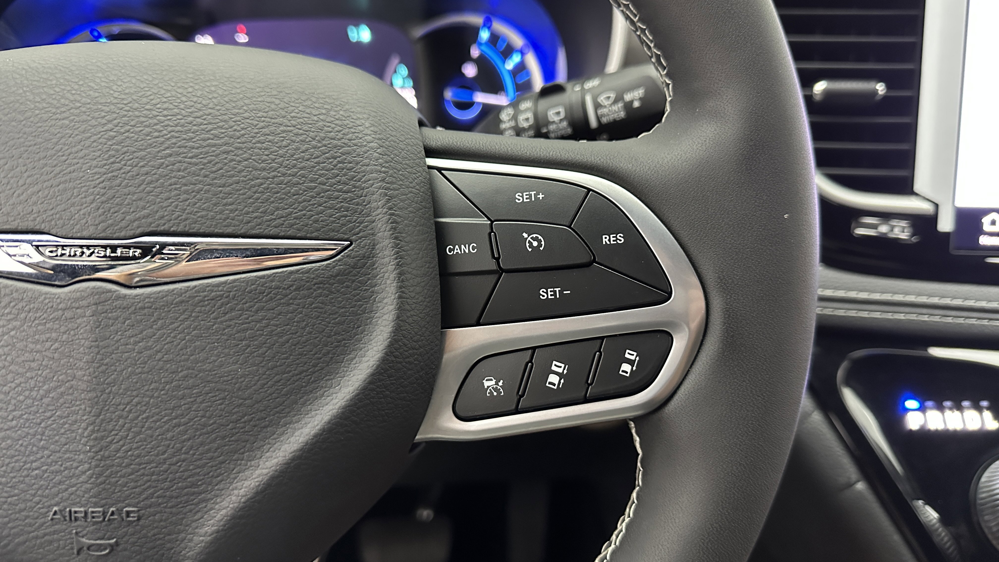 Used 2025 Chrysler Pacifica Select image 19