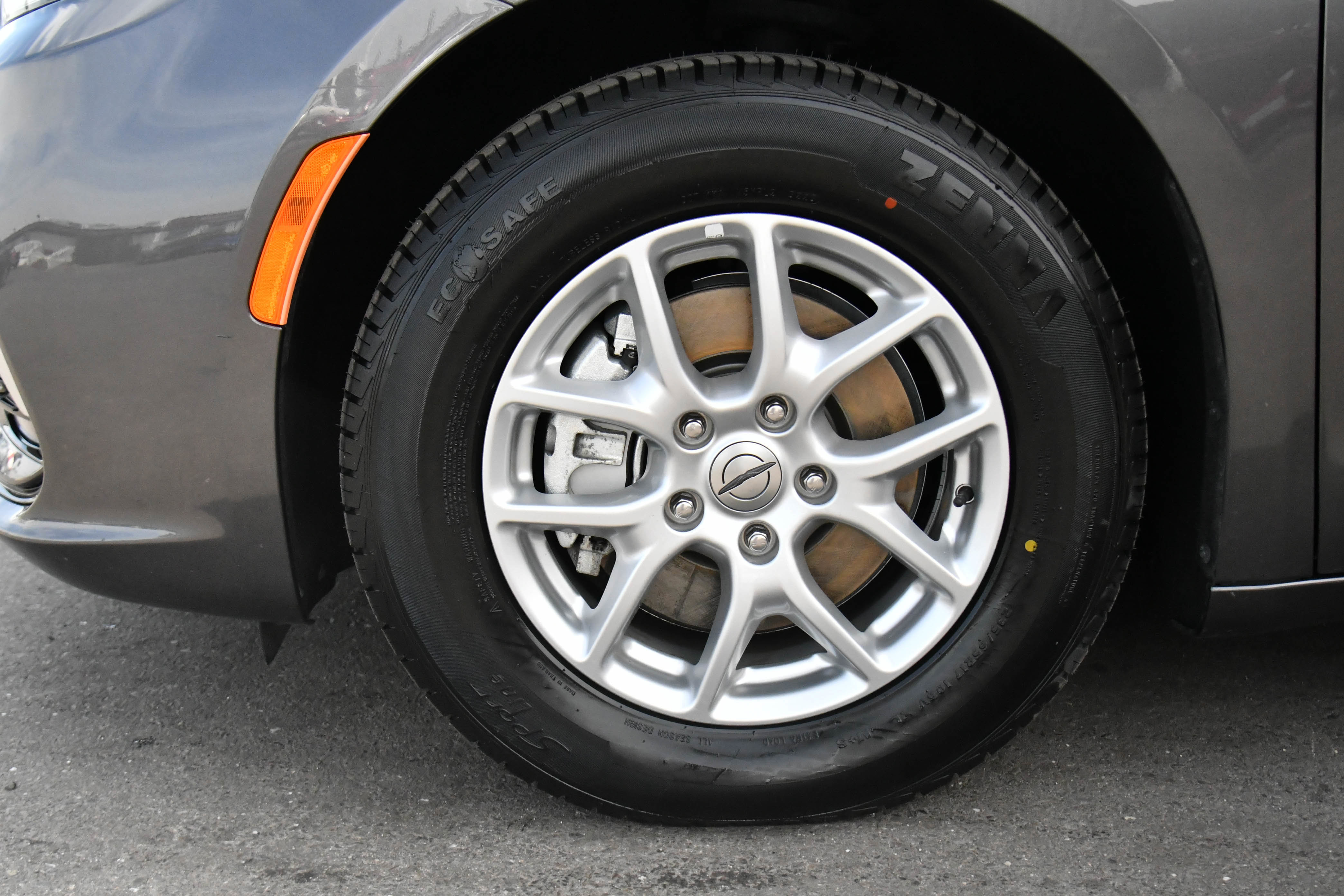 Used 2023 Chrysler Pacifica Touring-L image 12