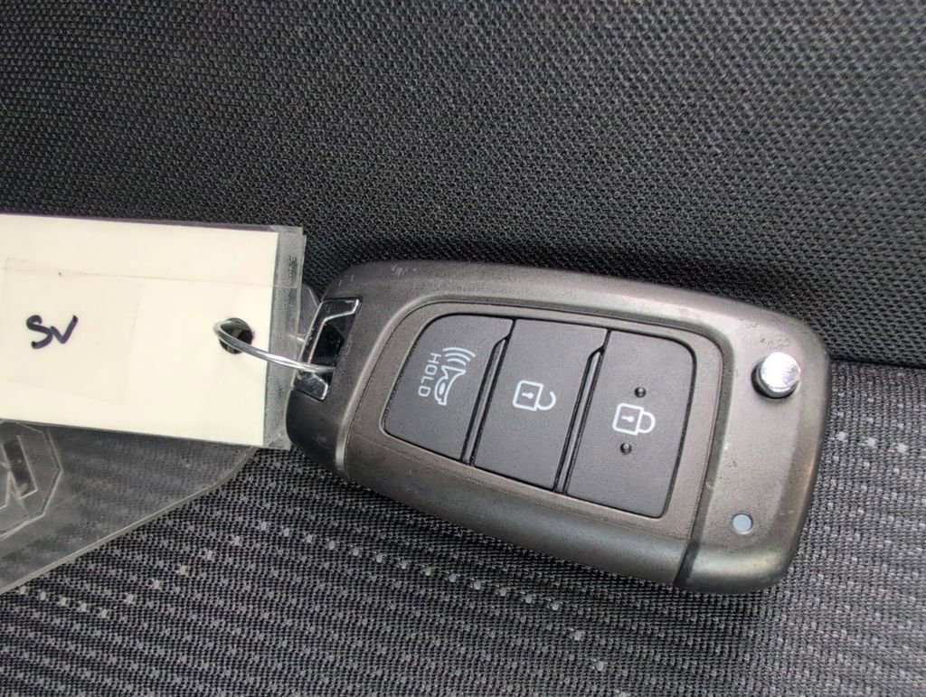 Certified 2025 Hyundai Venue SE image 30