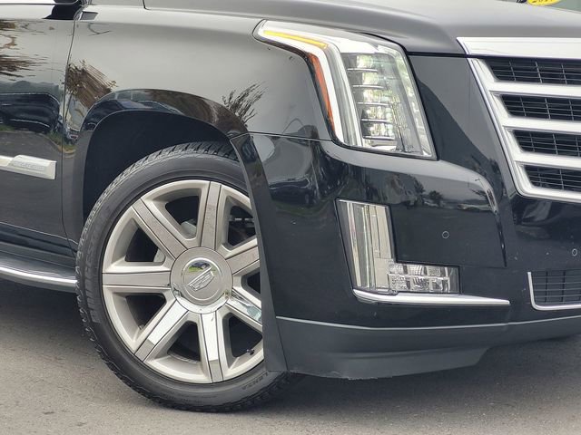 Used 2016 Cadillac Escalade Luxury image 3