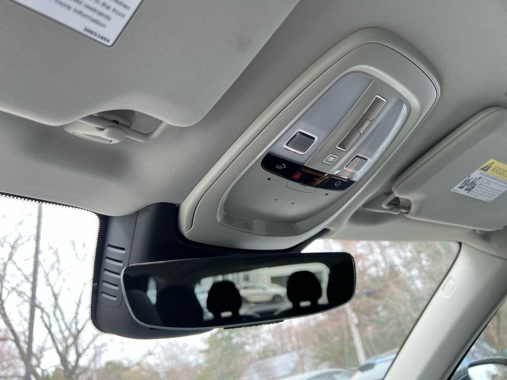 Certified 2025 Volvo XC90 T8 Core w/ Protection Package Premier AWD/4WD image 18