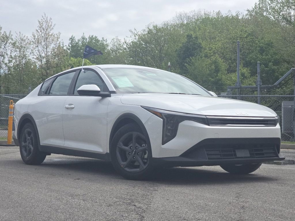 Certified 2025 Kia K4 FWD image 2