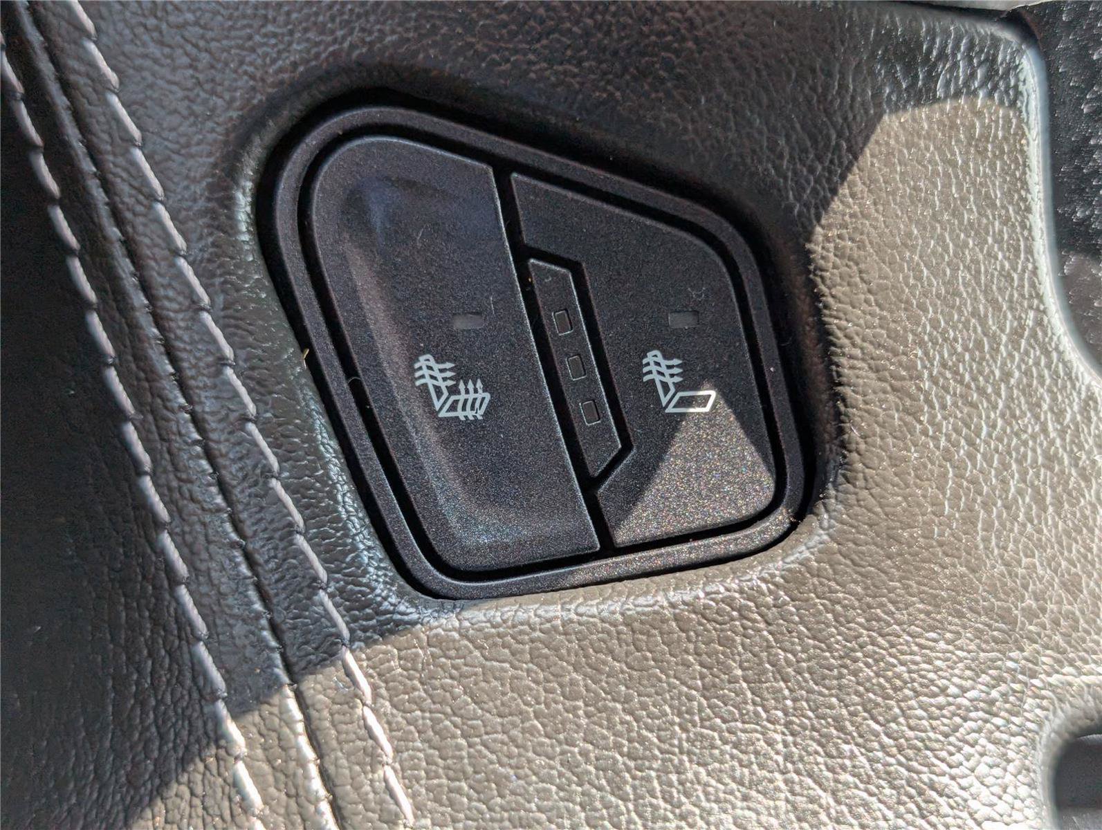 Used 2018 Chevrolet Suburban LT AWD/4WD image 27