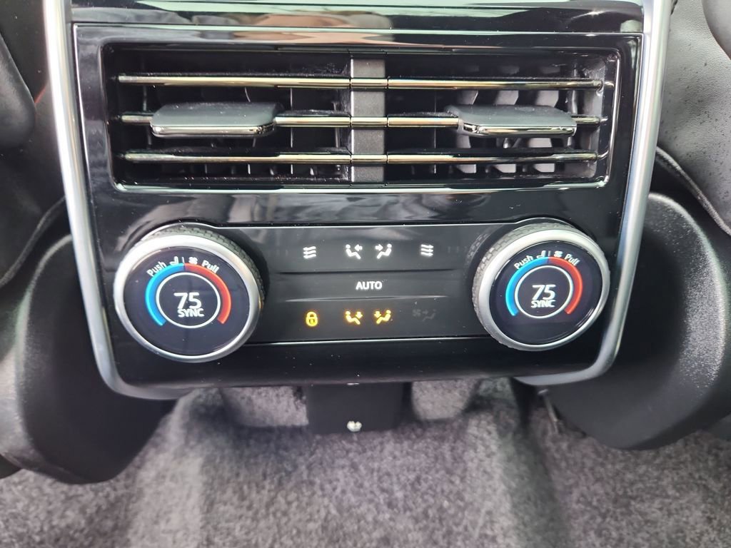 Used 2025 Land Rover Range Rover SE image 27