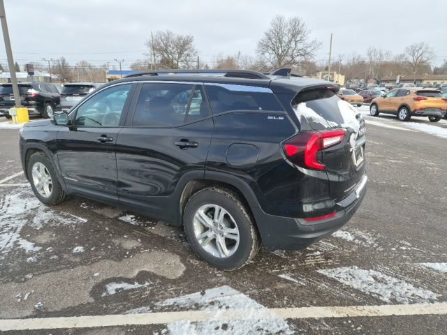 Used 2023 GMC Terrain SLE w/ Driver Convenience Package image 9