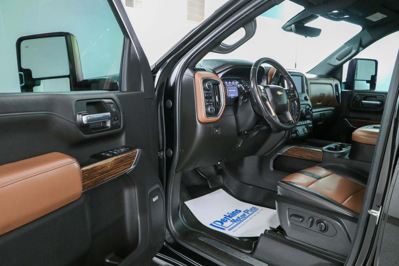 Used 2022 Chevrolet Silverado 2500 High Country AWD/4WD image 3
