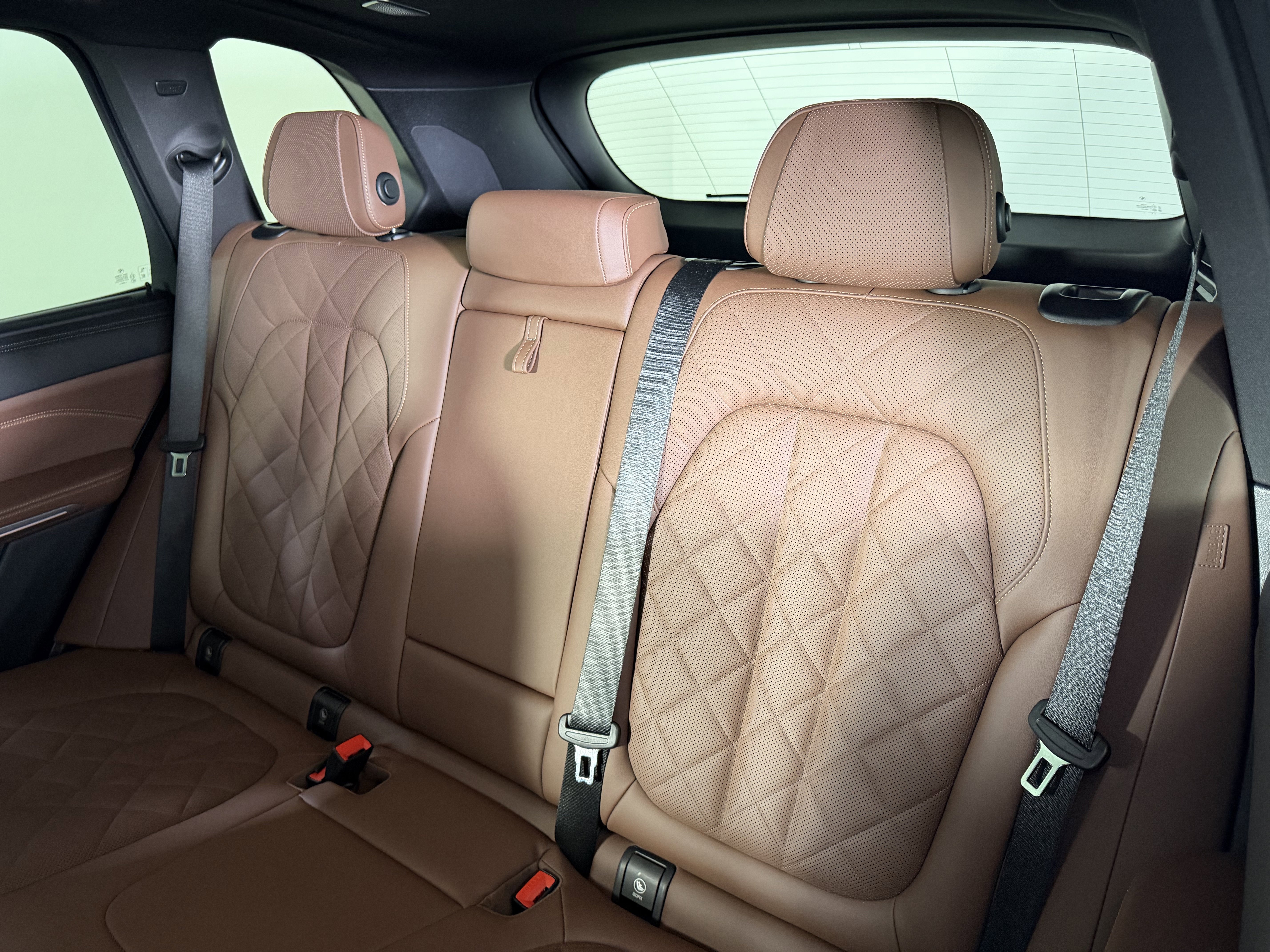 Certified 2025 BMW X5 M60i w/ Executive Package image 16