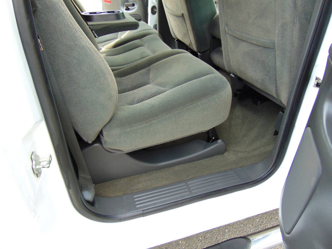 Used 2005 Chevrolet Silverado 2500 LS w/ Heavy-Duty Power Package RWD image 15