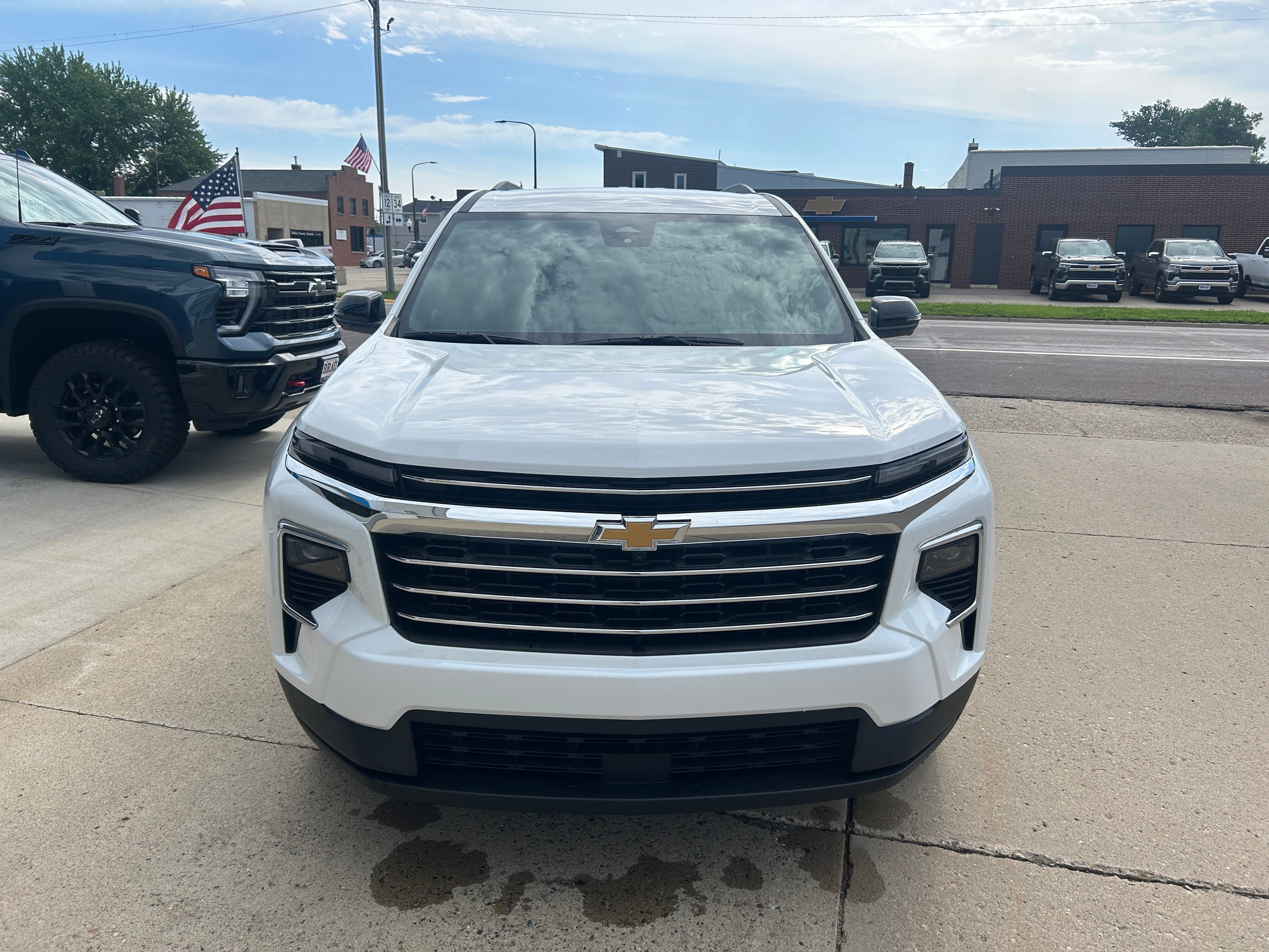 New 2026 Chevrolet Traverse LT w/ Driver Confidence Package AWD/4WD image 3