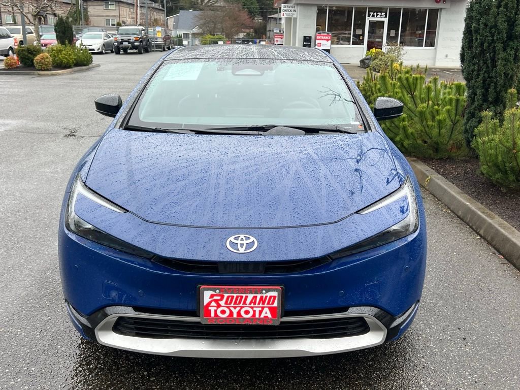 Used 2025 Toyota Prius XSE image 5