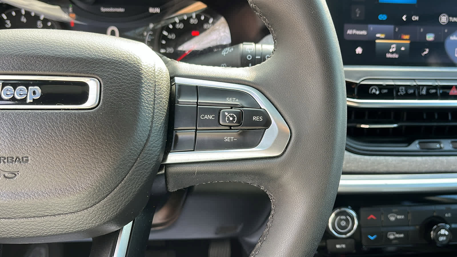 Used 2024 Jeep Compass Latitude image 15