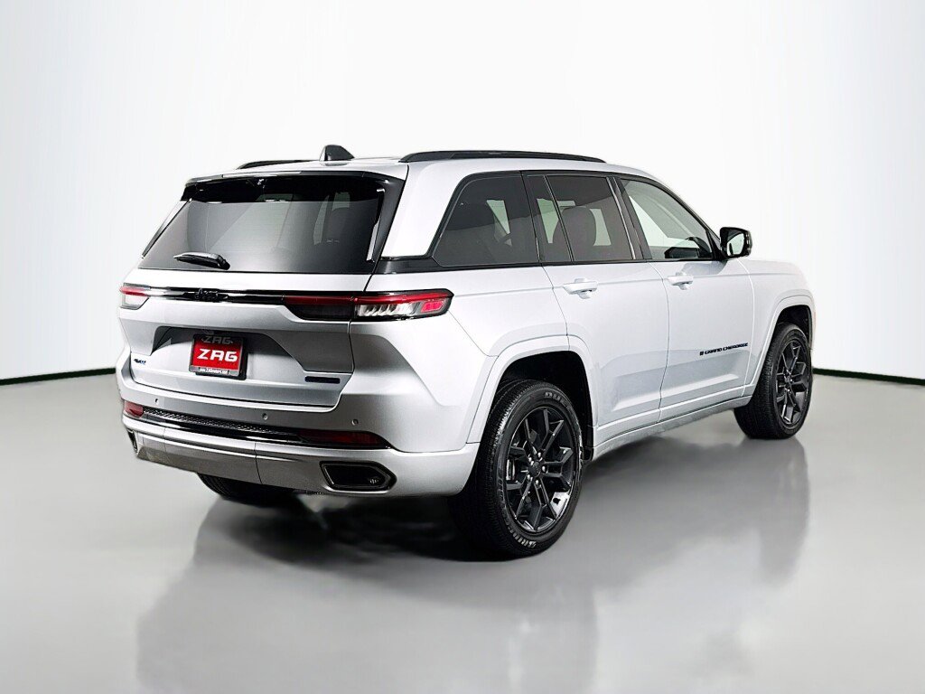 Used 2023 Jeep Grand Cherokee 30th Anniversary image 5