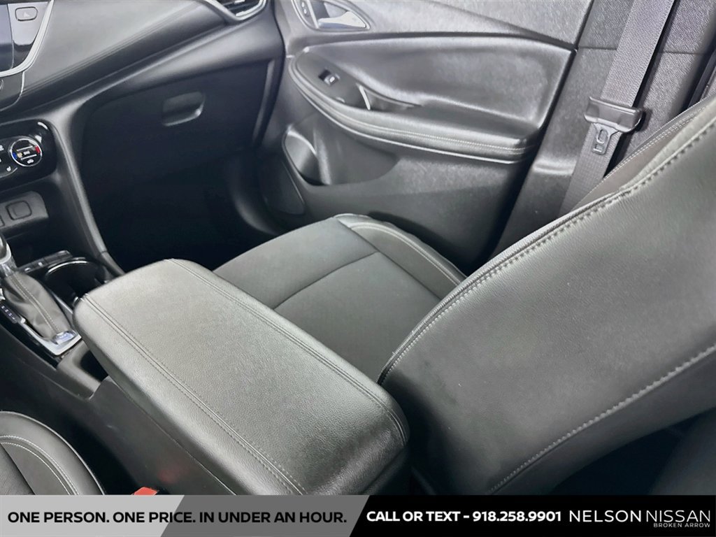 Used 2022 Buick Encore GX Select w/ Sport Touring Package FWD image 22