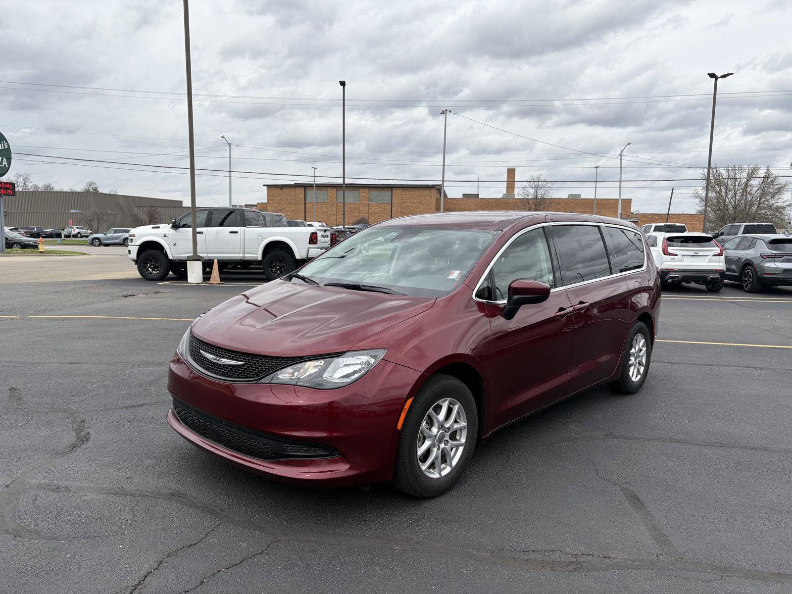 Used 2023 Chrysler Voyager LX image 21