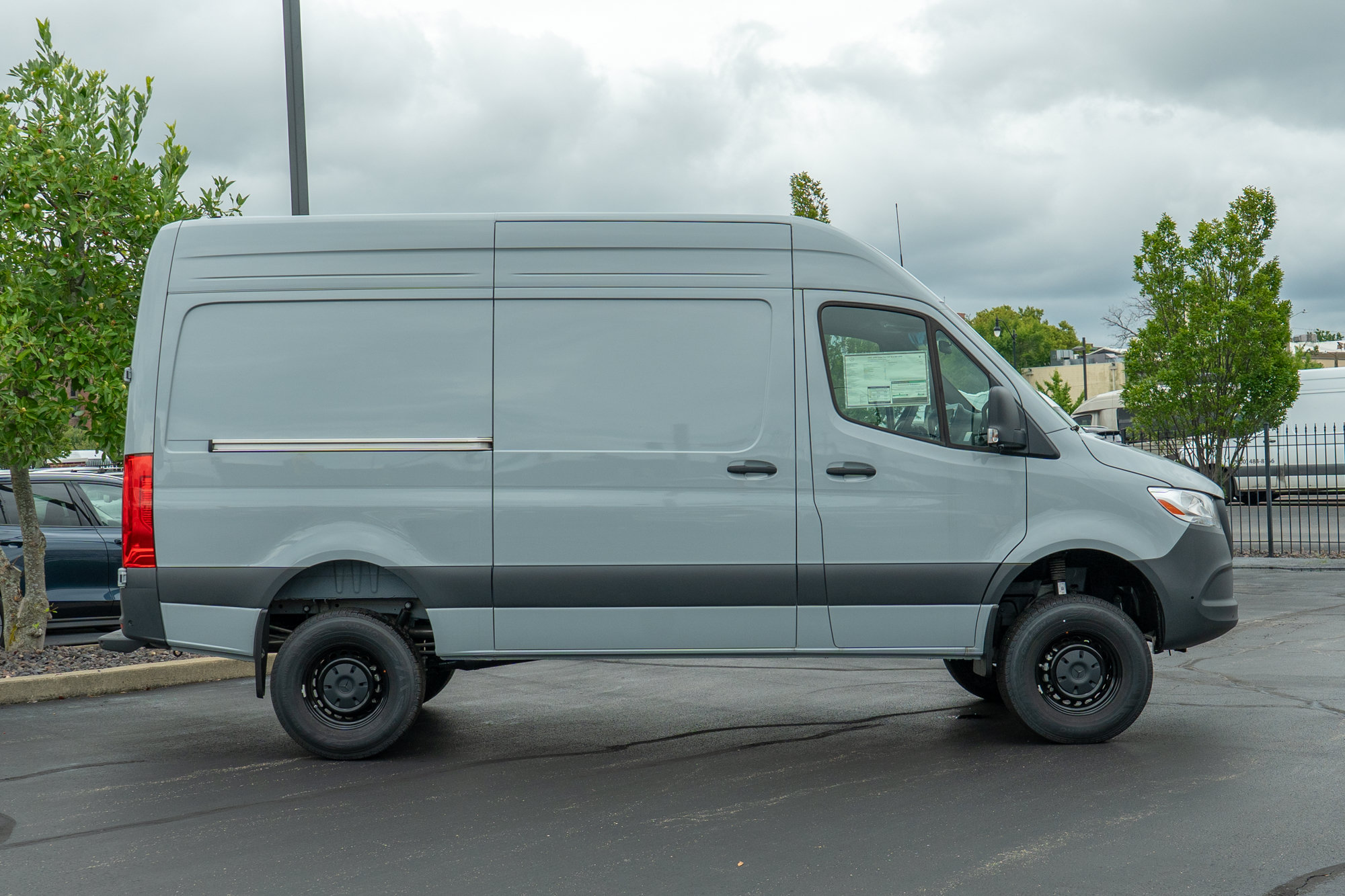 Used 2025 Mercedes-Benz Sprinter 2500 image 4