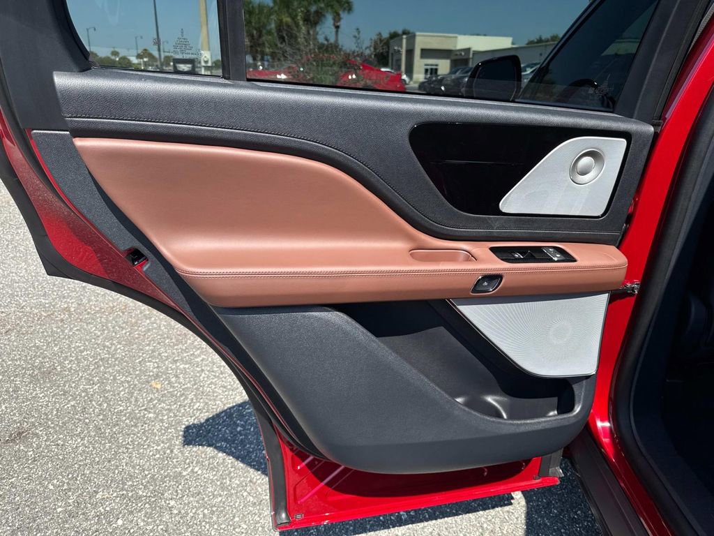 New 2025 Lincoln Aviator Reserve image 13