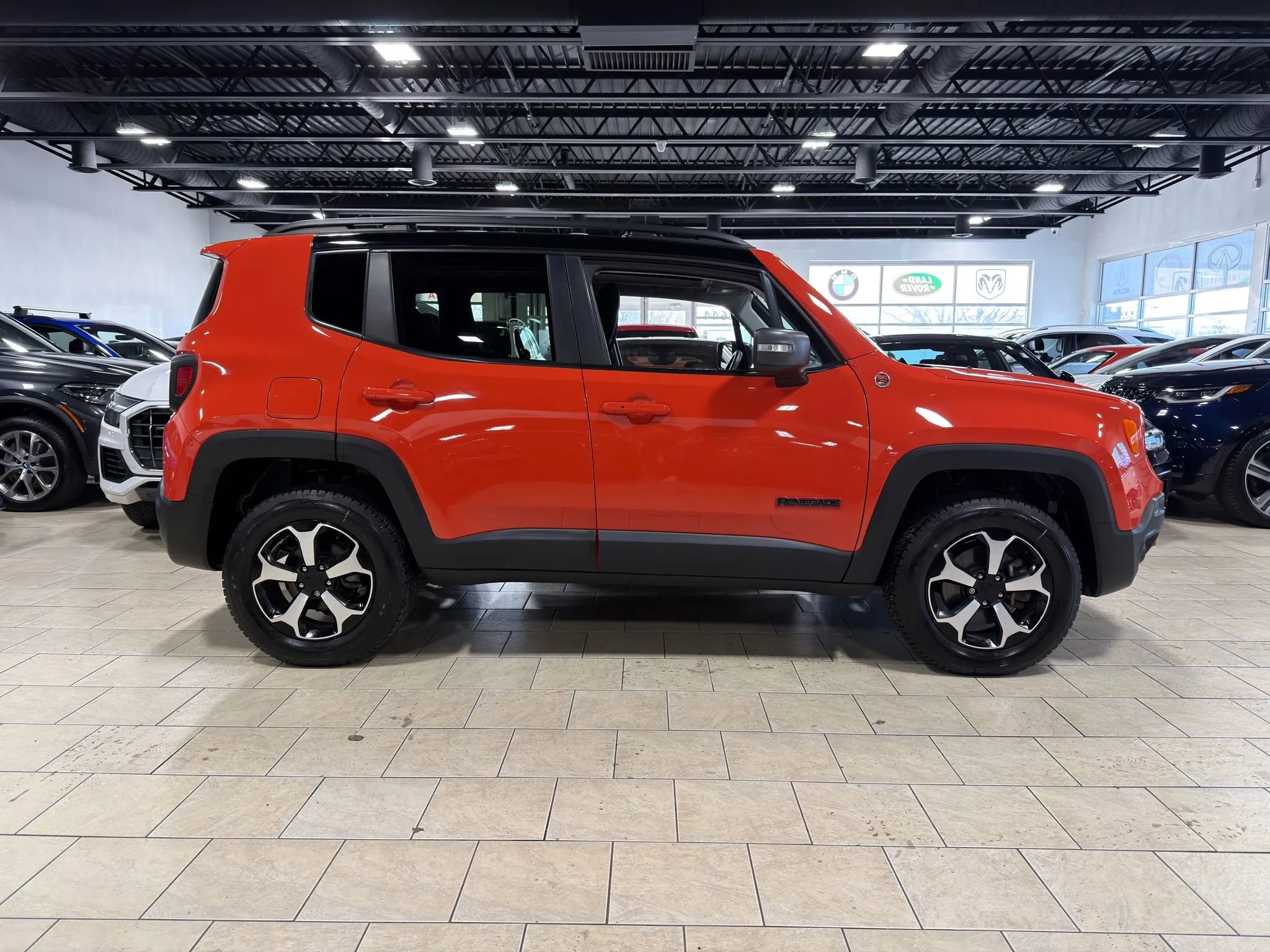 Used 2019 Jeep Renegade Trailhawk AWD/4WD image 24
