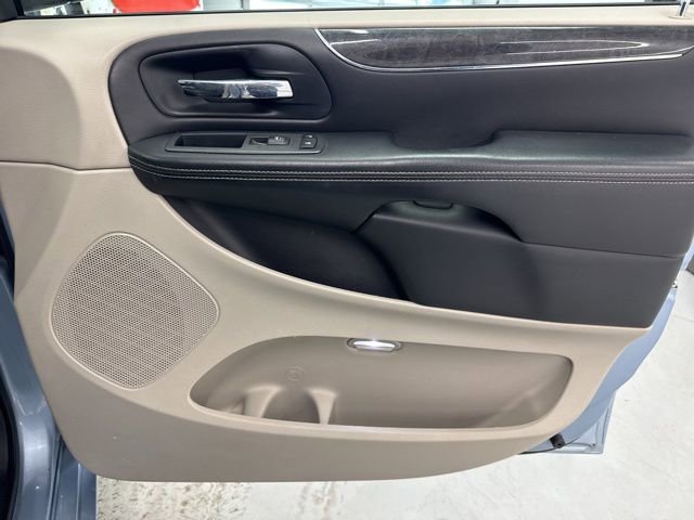 Used 2013 Chrysler Town & Country Touring image 24