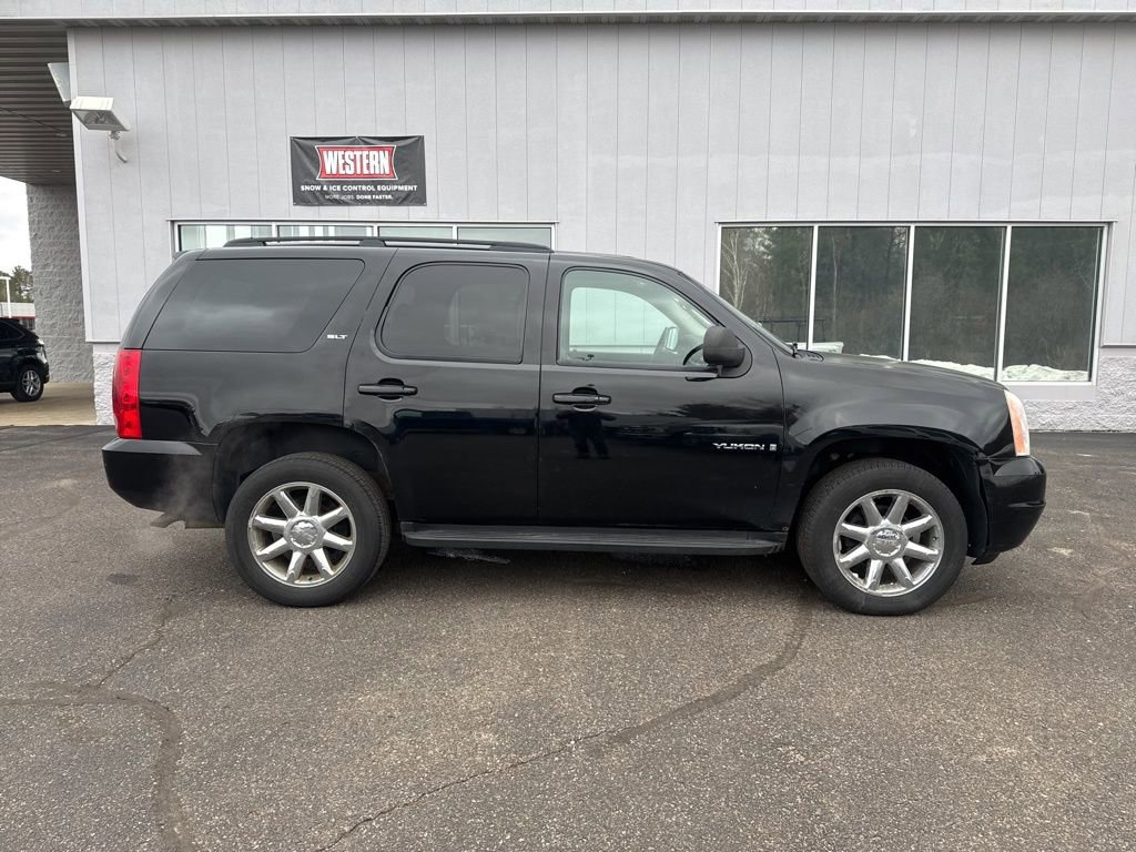 Used 2008 GMC Yukon SLT w/ SLT Preferred Equipment Group image 2