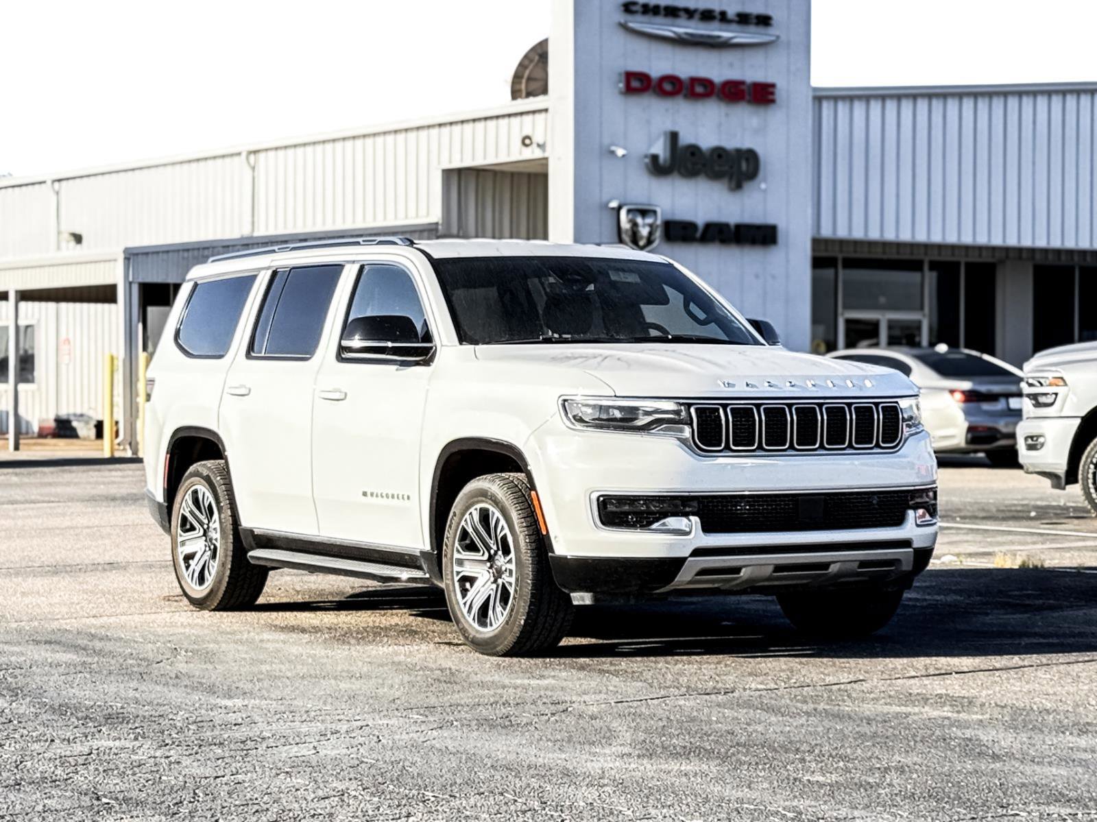 Used 2024 Jeep Wagoneer Series II w/ Flexible Seating Group image 3