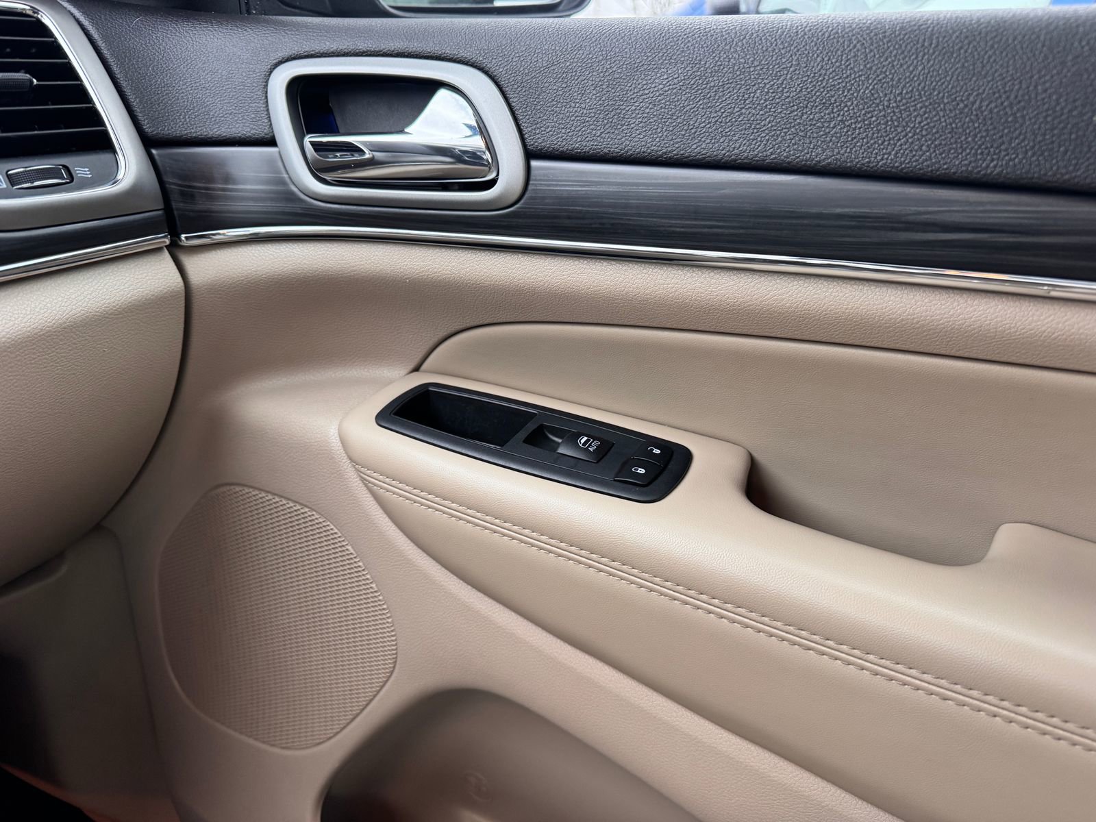 Used 2021 Jeep Grand Cherokee Limited w/ Luxury Group II image 21