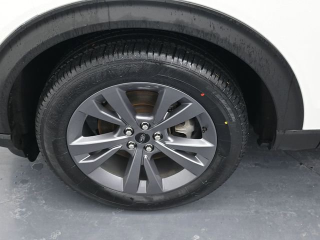 Used 2023 Ford Explorer XLT w/ Equipment Group 202A image 9