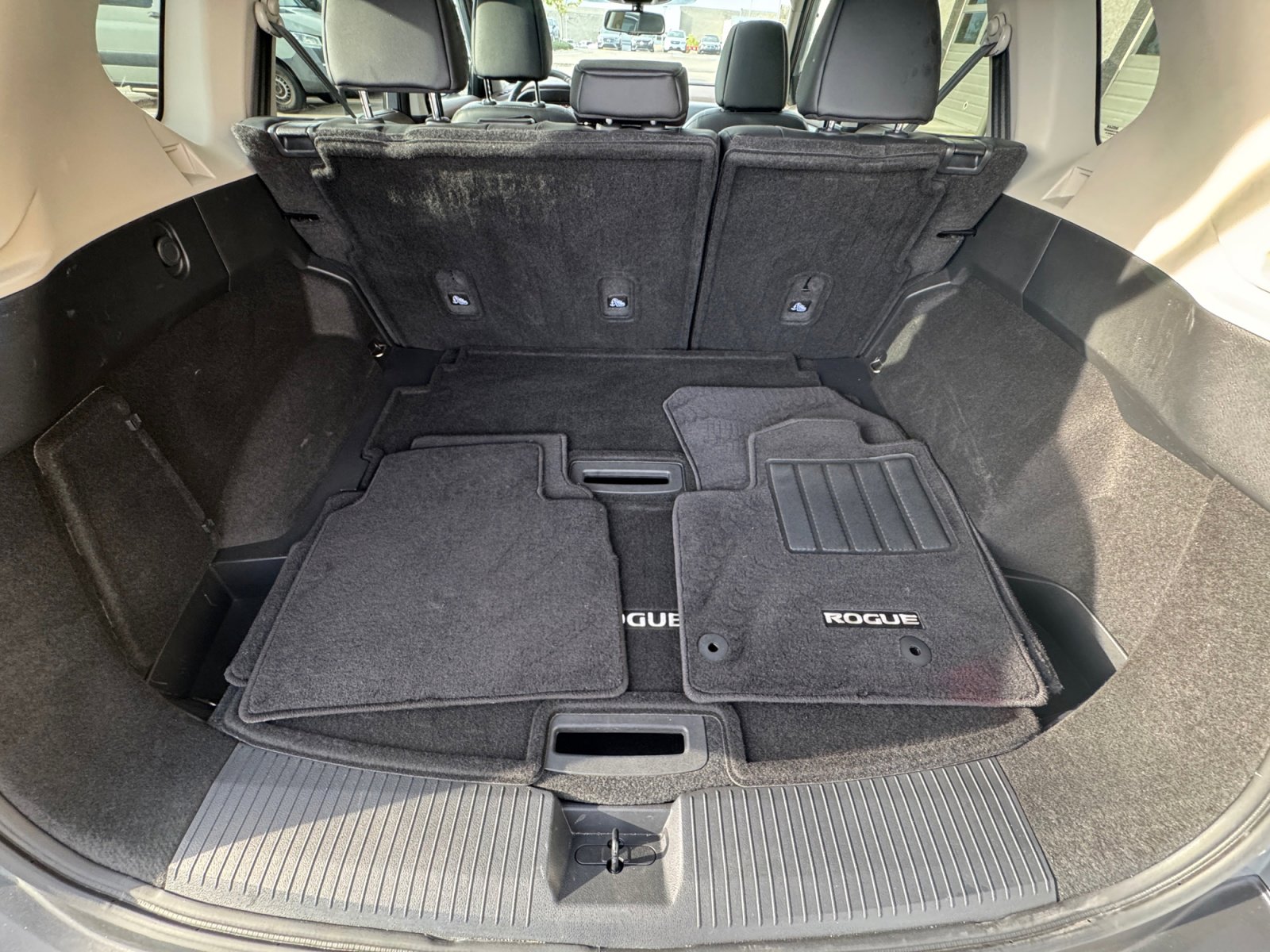 Used 2023 Nissan Rogue SL w/ SL Premium Package image 34