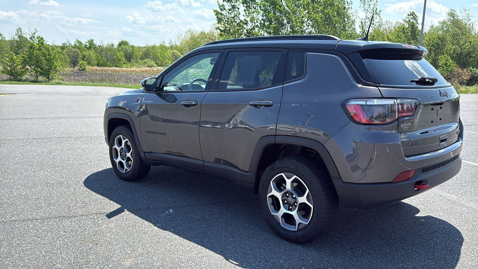 Used 2022 Jeep Compass Trailhawk w/ Trailhawk Convenience Group AWD/4WD image 9