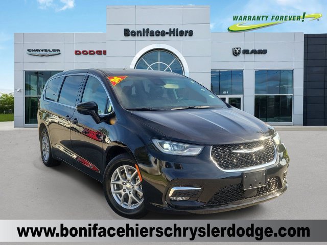 Used 2024 Chrysler Pacifica Touring-L FWD image 1