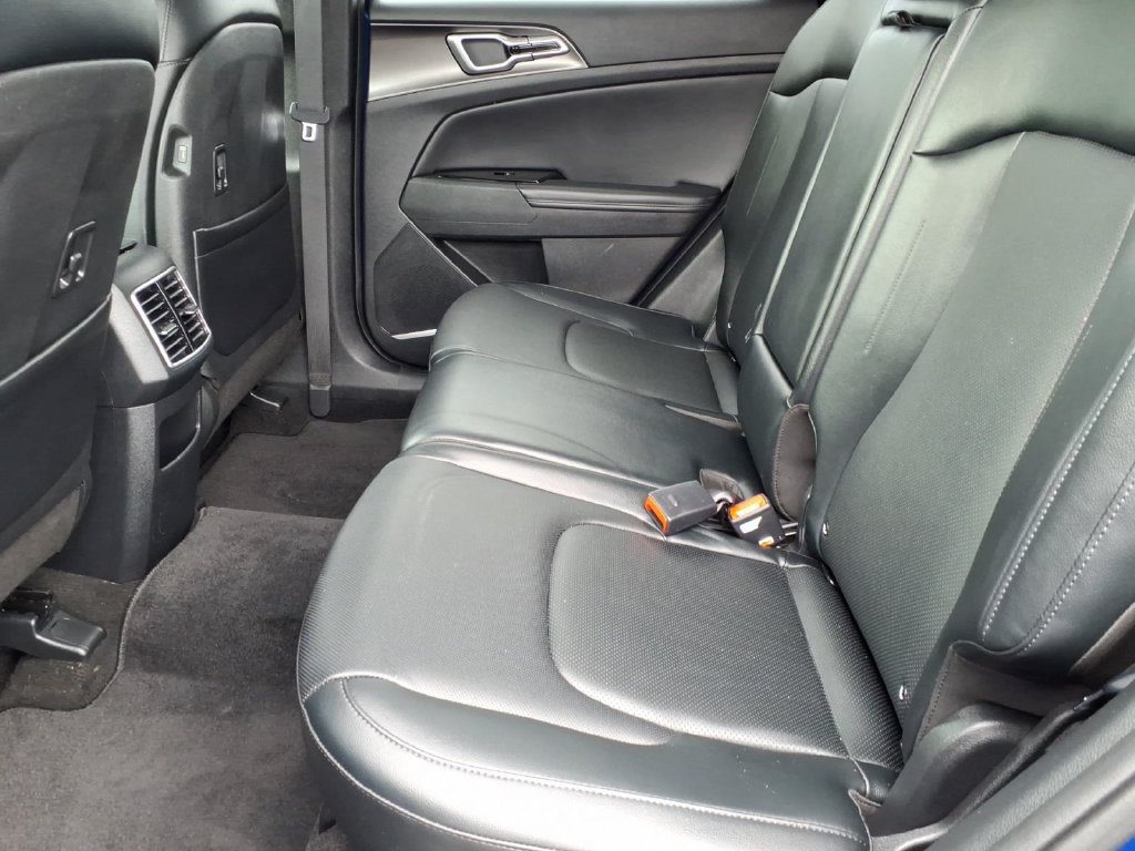 Used 2024 Kia Sportage EX AWD/4WD image 16