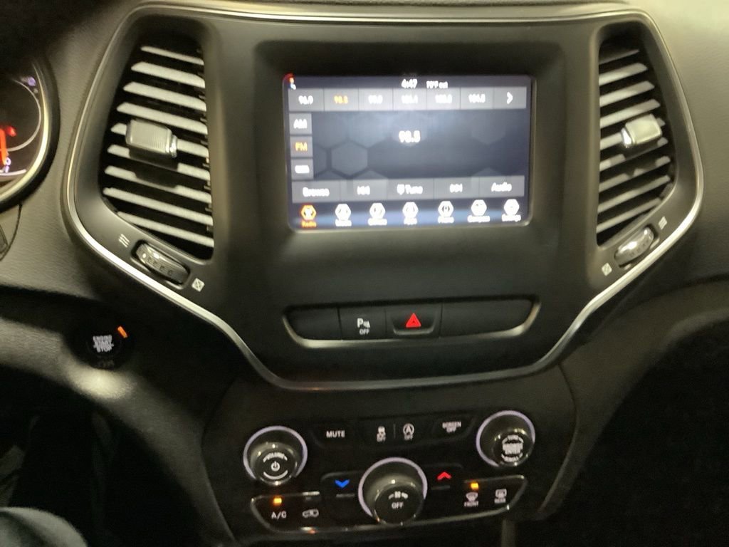 Used 2019 Jeep Cherokee Latitude Plus image 34