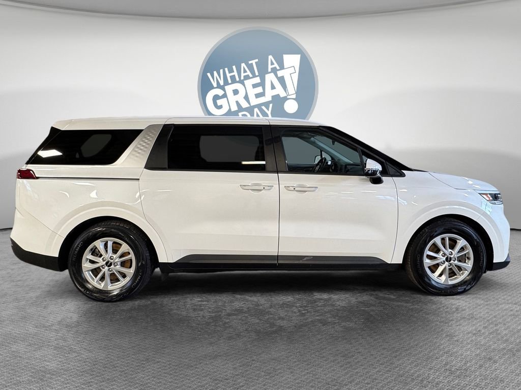 Used 2024 Kia Carnival LX image 2
