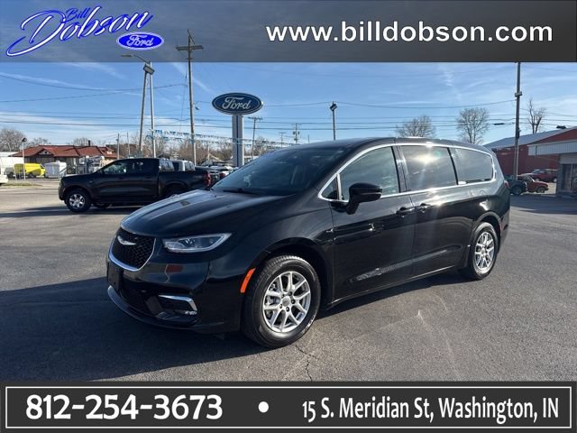 Used 2024 Chrysler Pacifica Touring-L FWD image 1