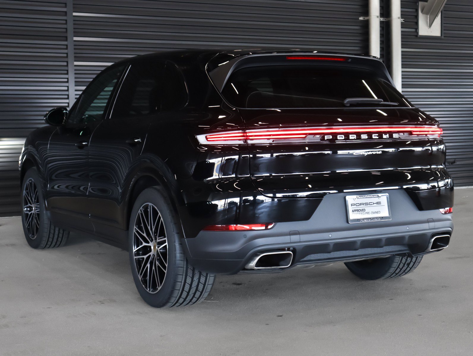Used 2024 Porsche Cayenne AWD/4WD image 3