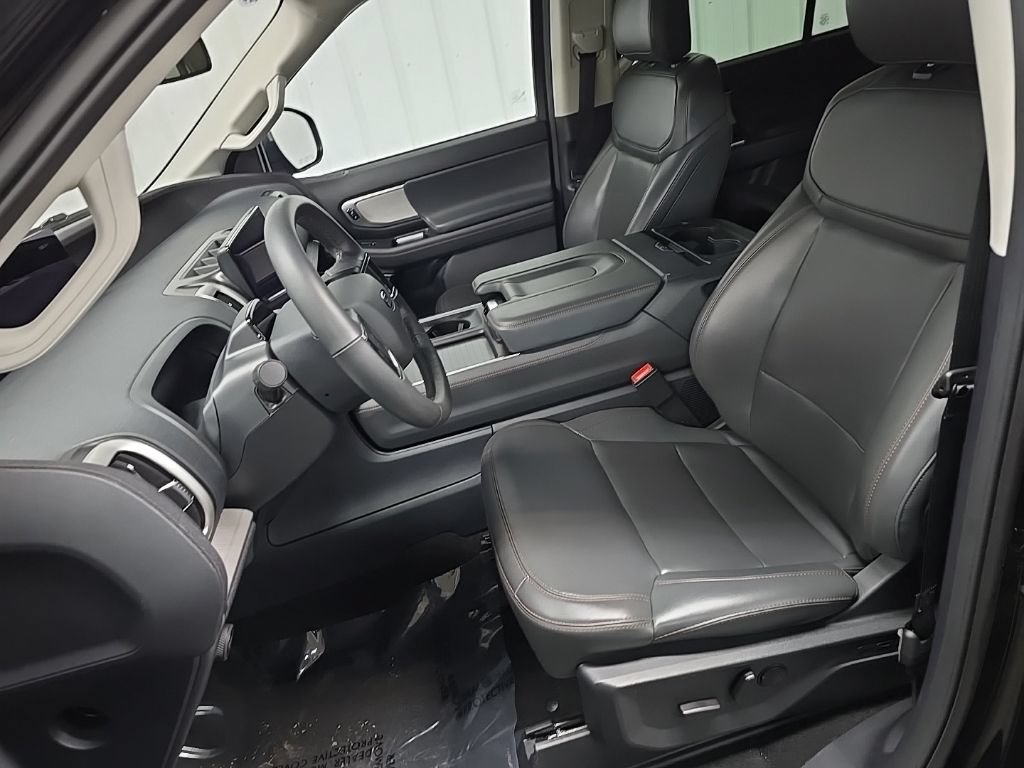 Certified 2025 Ford Expedition Active AWD/4WD image 34