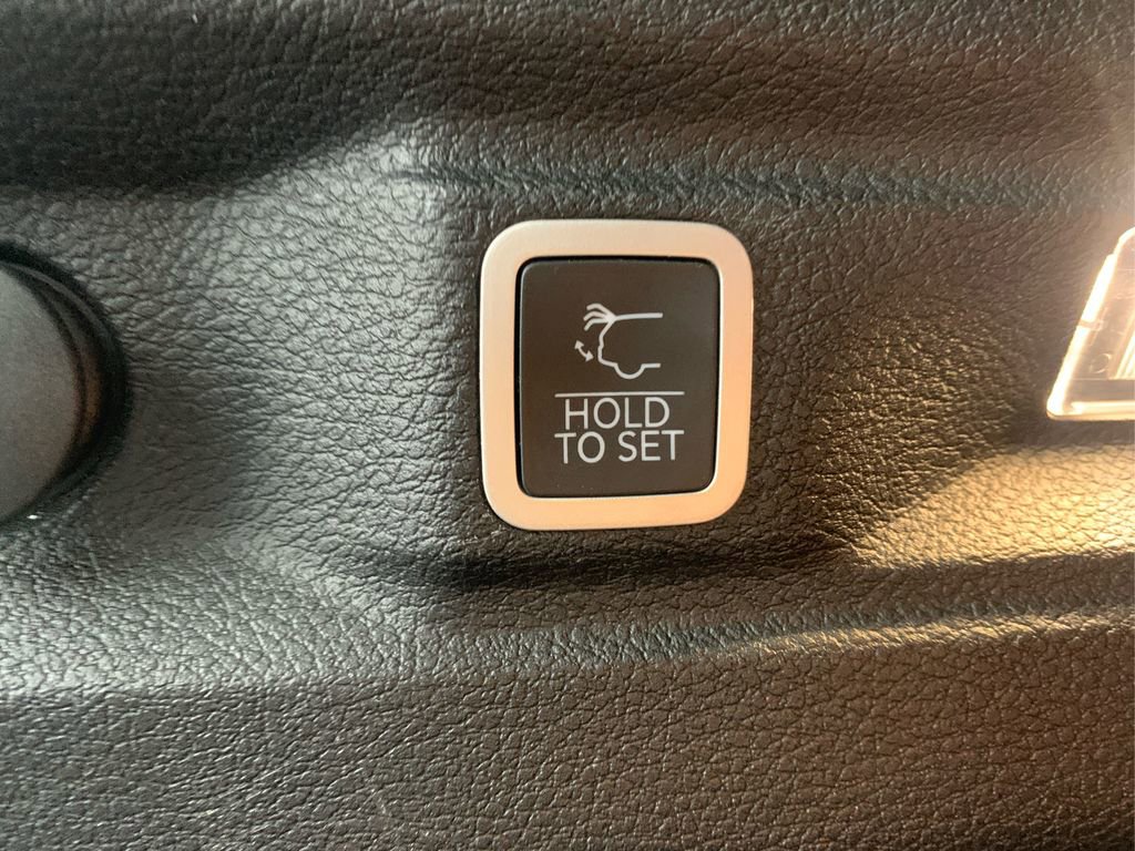 Used 2022 Jeep Grand Cherokee L Limited image 13