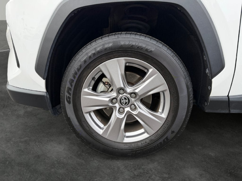 Used 2022 Toyota RAV4 XLE w/ Convenience Package FWD image 4