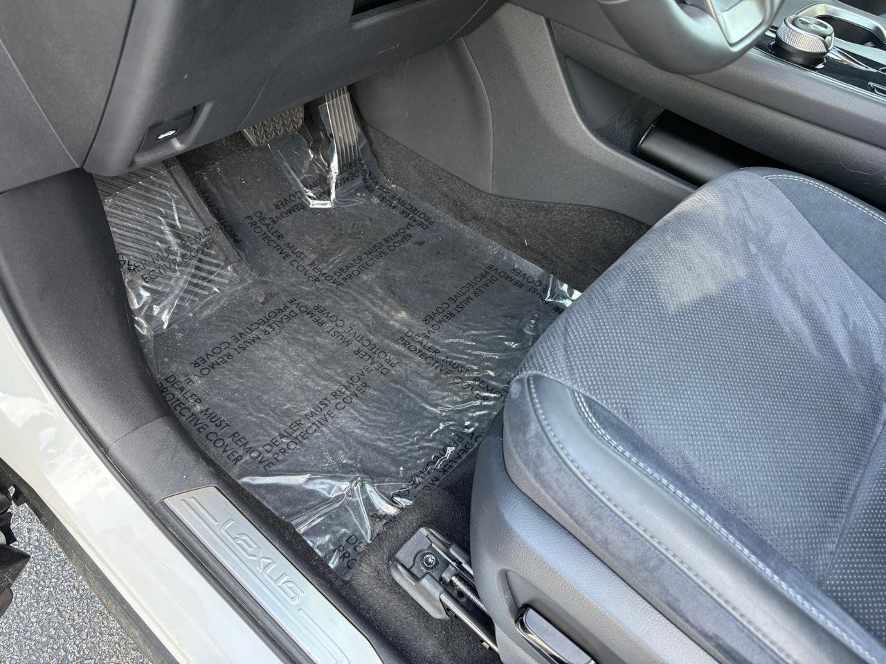 Used 2023 Lexus RZ 450e Premium w/ Accessory Package (Z1) image 13