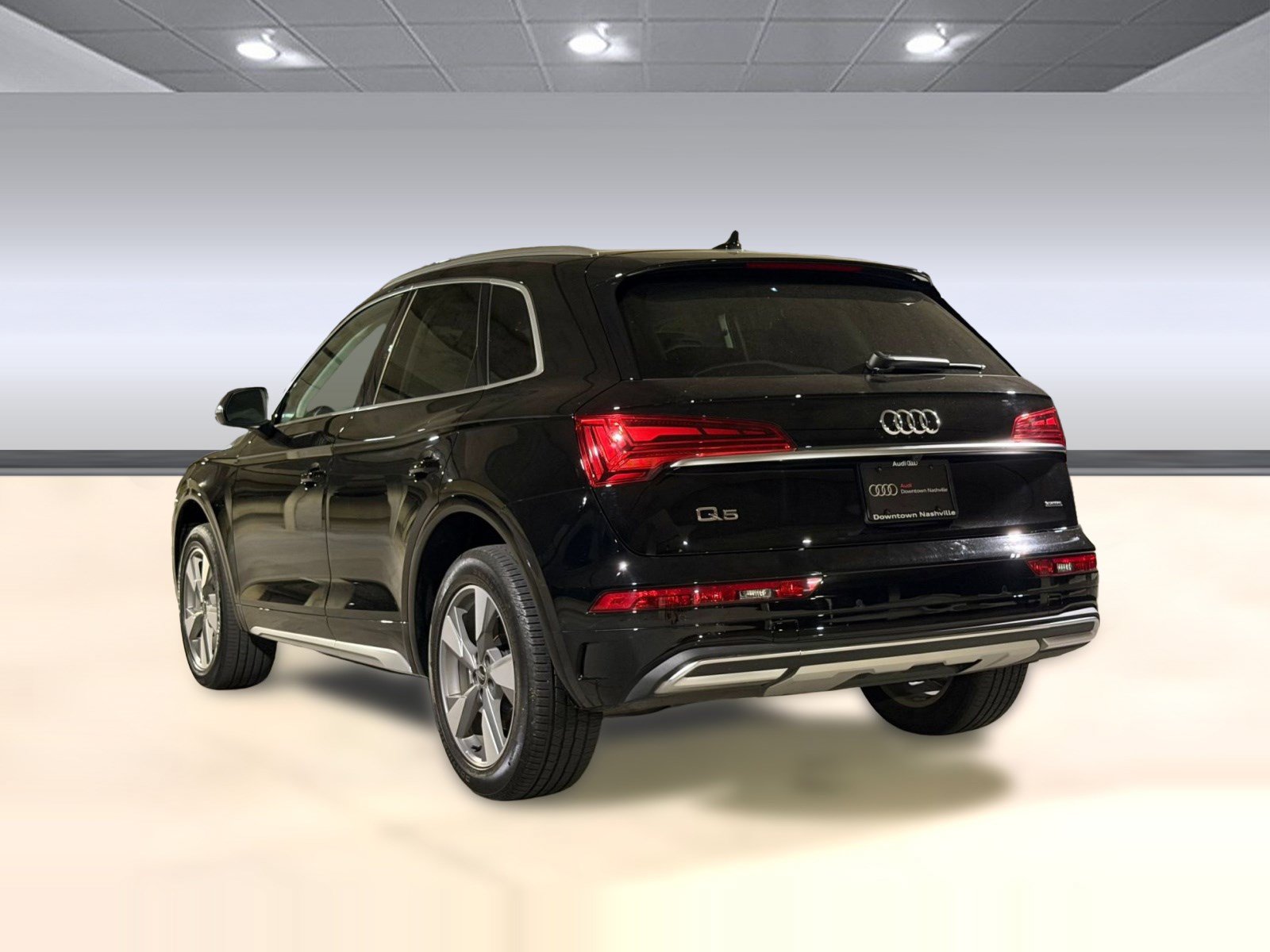 Used 2023 Audi Q5 2.0T Premium w/ Convenience Package AWD/4WD image 3