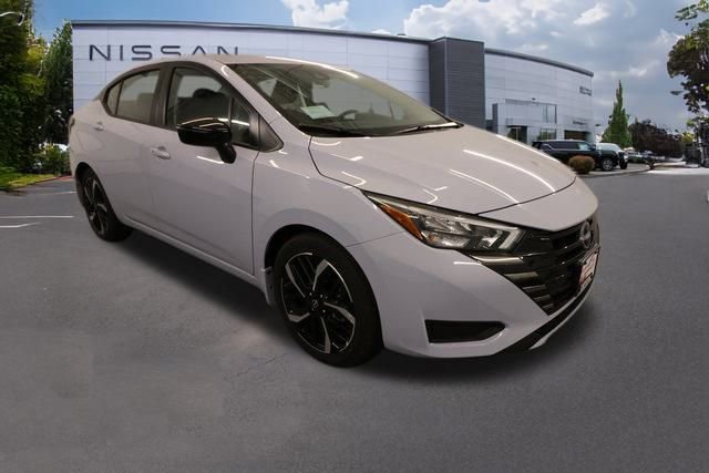 New 2025 Nissan Versa SR w/ Electronics Package