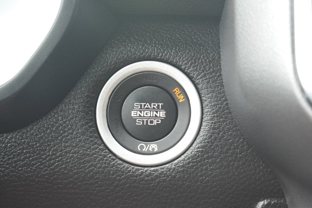 Used 2024 RAM 1500 Laramie AWD/4WD image 15