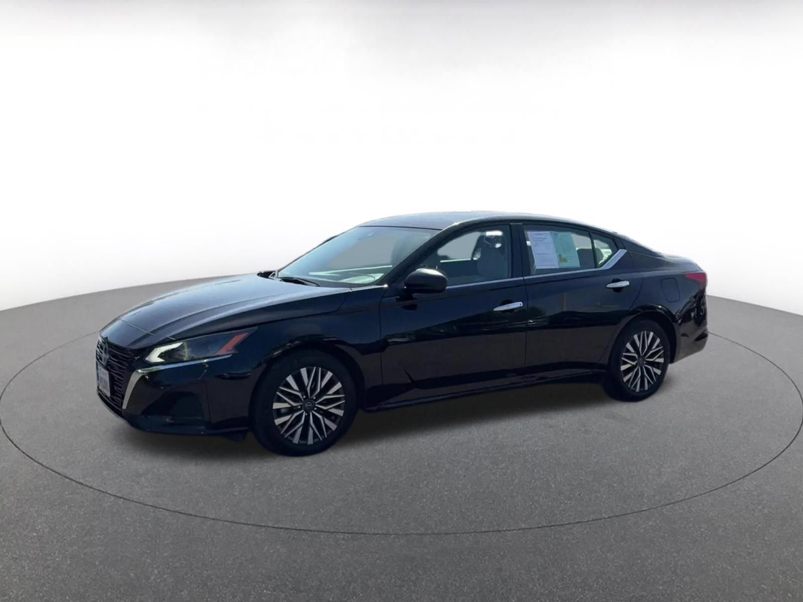 Used 2025 Nissan Altima 2.5 SV FWD image 8