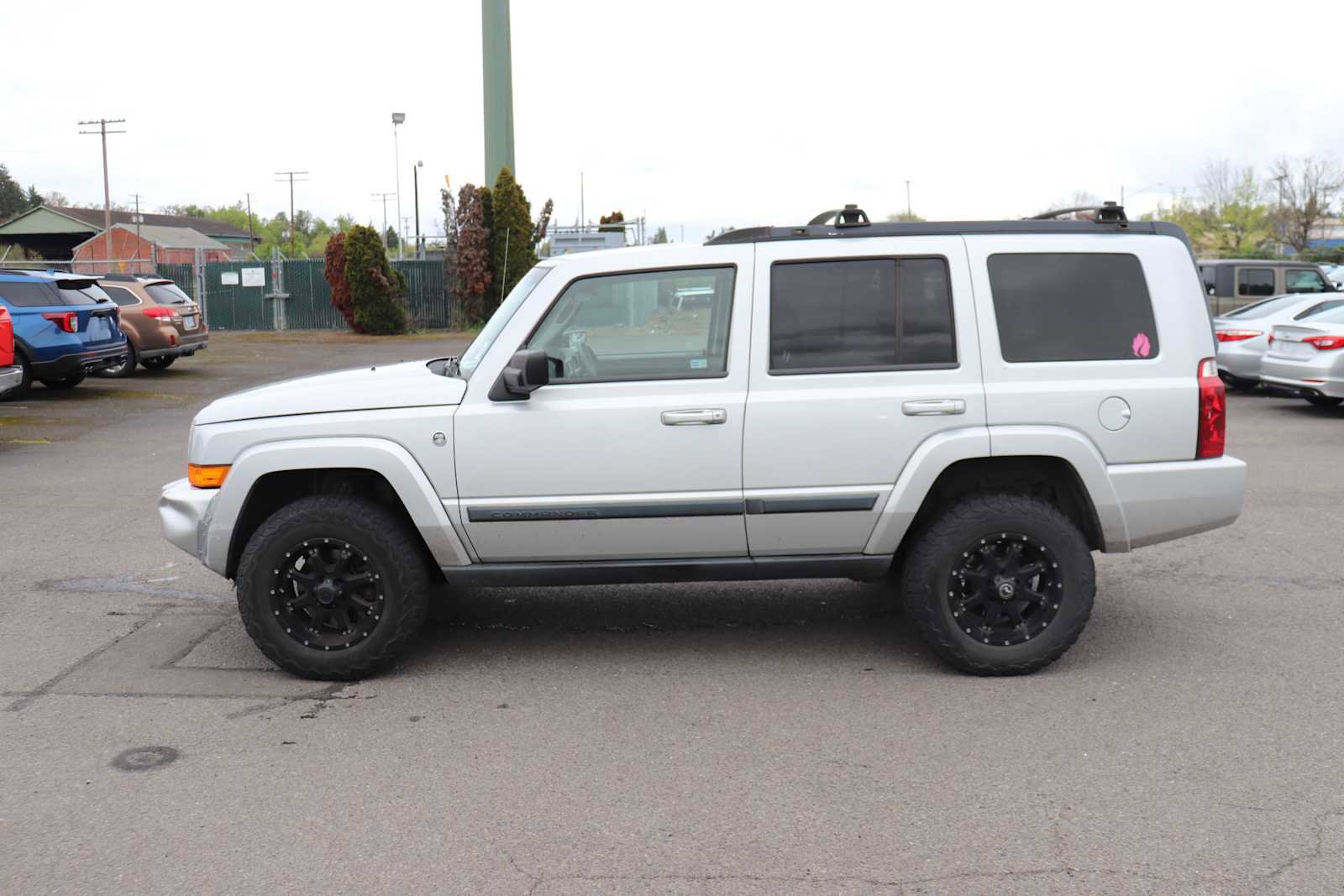 Used 2008 Jeep Commander Sport image 8