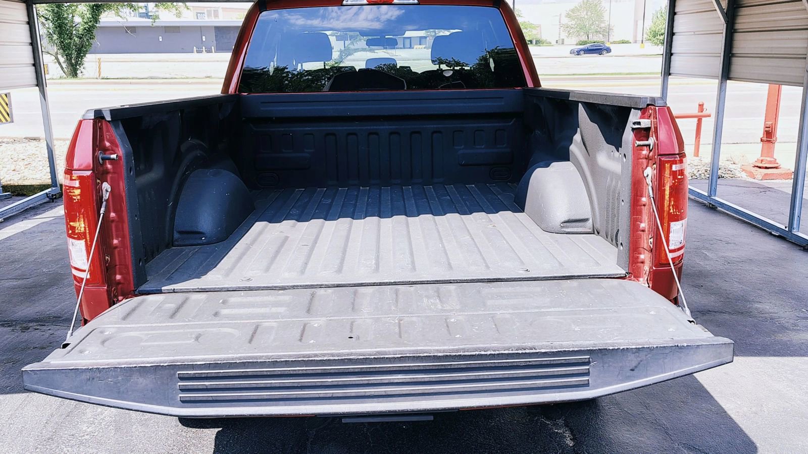 Used 2015 Ford F150 XLT AWD/4WD image 12