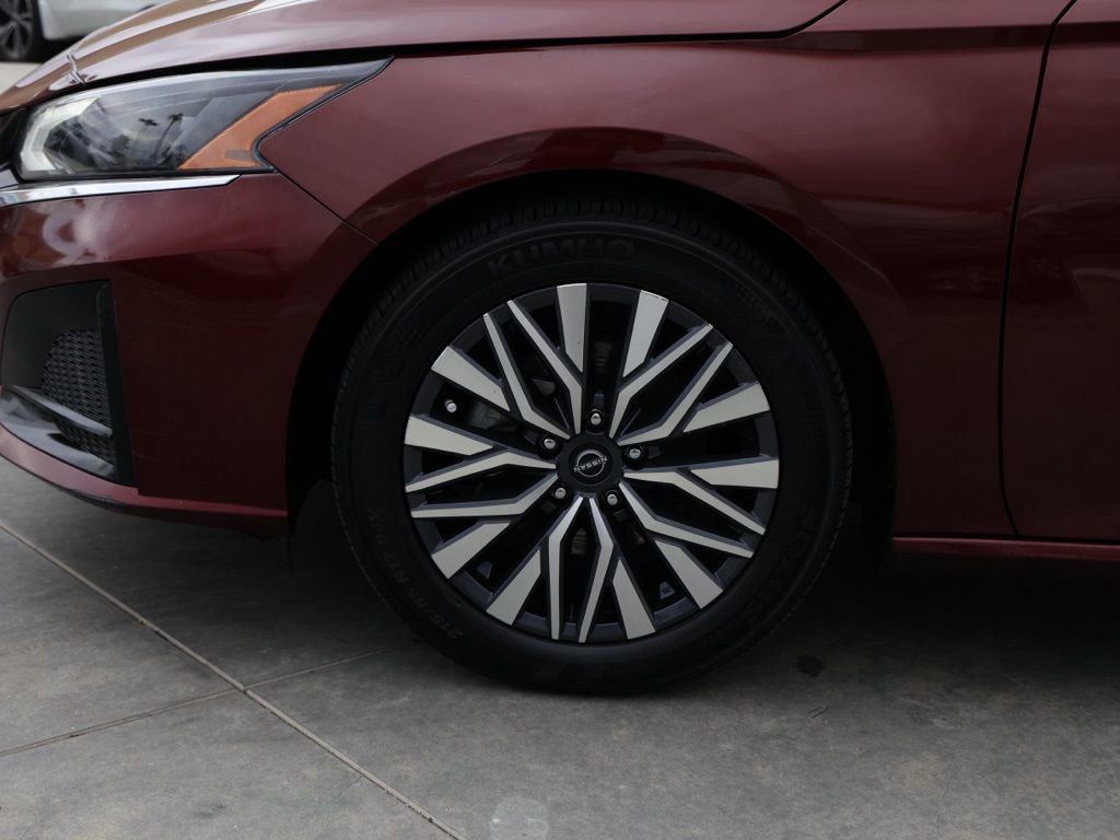 Used 2024 Nissan Altima 2.5 SV image 11